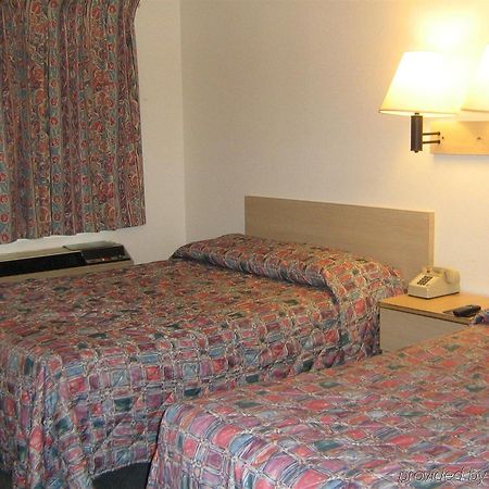 Americas Best Value Inn & Suites Bridgeton Room photo